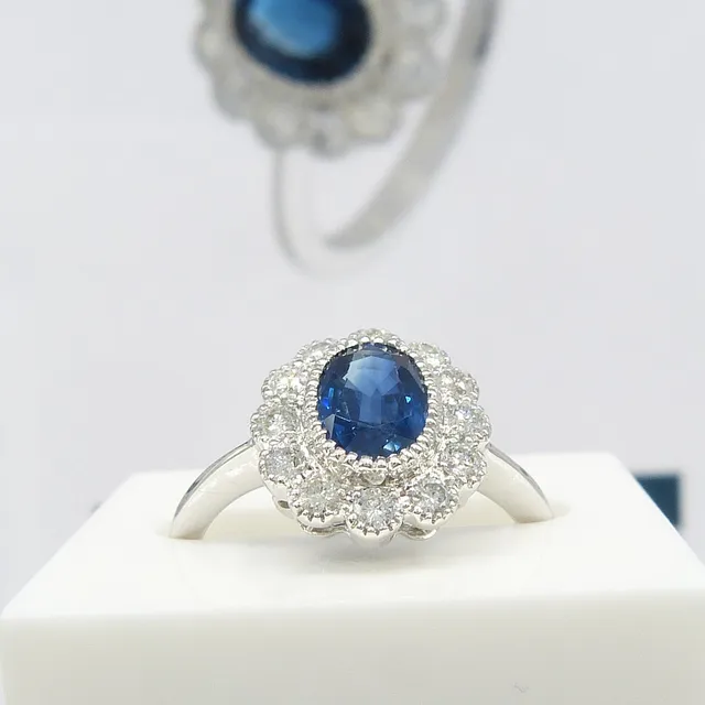 CERTIFIED SAPPHIRE & DIAMOND RING.