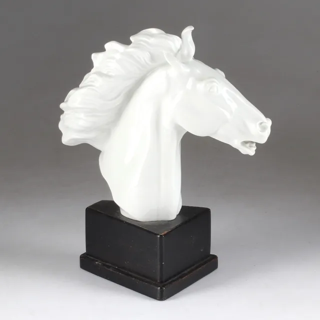 ERICH OEHME. Figurin, "Hästhuvud"; porslin, Meissen, 1949.