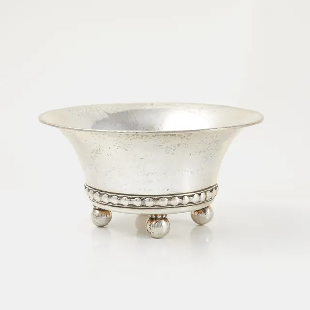 SKÅL, silver, på kulfötter, K. Andersson, Stockholm, 1917.