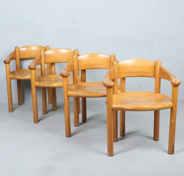 RAINER DAUMILLER. Hirtshals Savværk. Set Stühle / Armlehnstühle, Kiefer, Dänemark, 1970er Jahre.