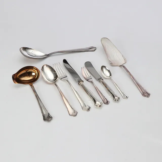 BESTICKUPPSÄTTNING, 66 DELAR. Silver. "Chippendale". Vikt exklusive knivar ca: 1515 gram.