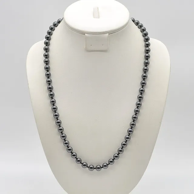 PERLENCOLLIER AUS HÄMATIT, POLIERTE PERLEN, VERGOLDETER VERSCHLUSS, UM 1950, CA. 62 CM.