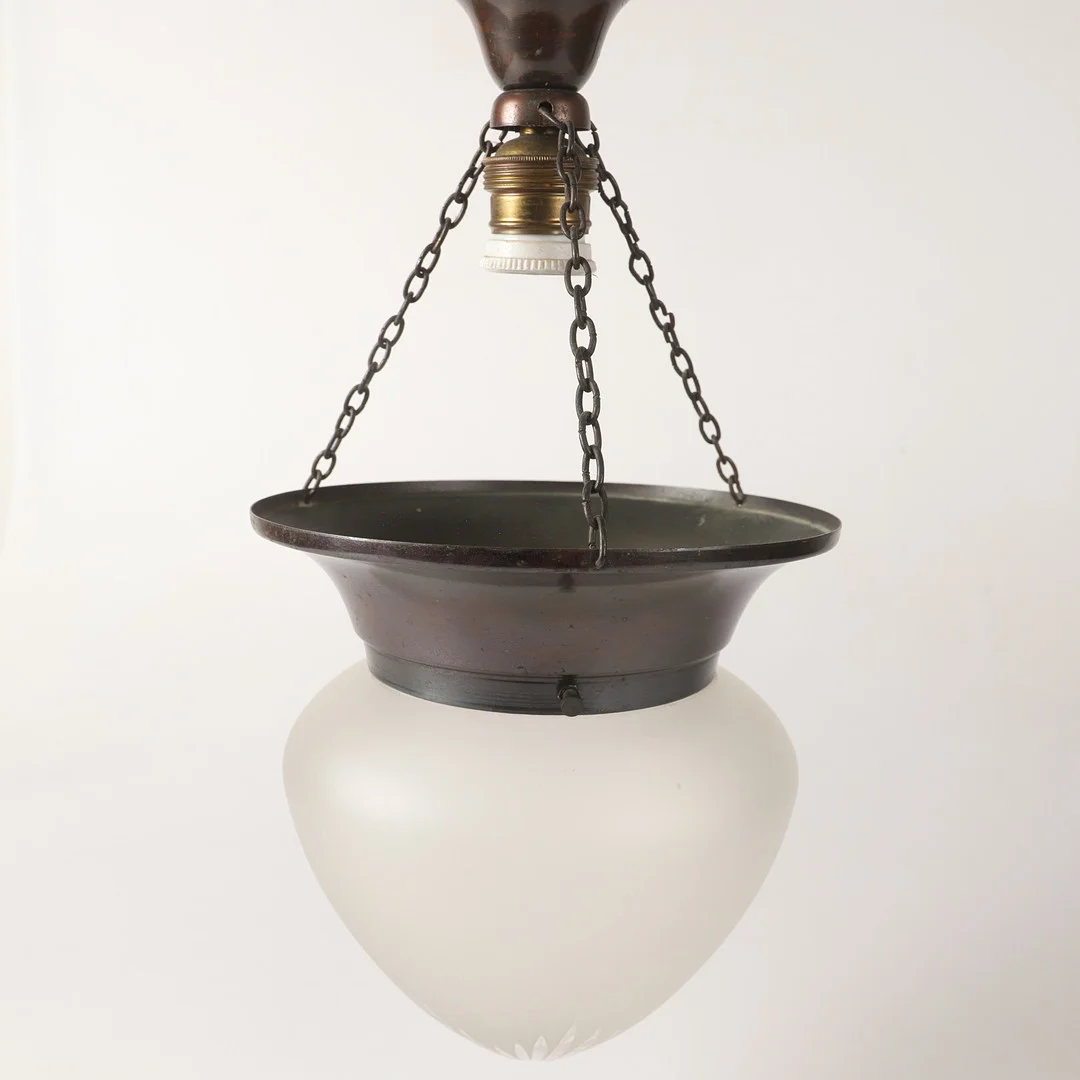 TAKLAMPA, patinerad mässing och glas, jugend. — Ceiling lights — Helsingborgs Auktionskammare