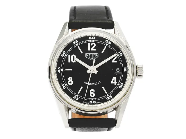 HEUER, Carrera, Cal ETA 2824-2, Serie nr. UJ8467, Ref nr. WS2111.BC0725, herrur, 35,5 mm, stål, automatisk, plexiglas, datum, läderband, originalspänne, cert, oktober 2000, box.