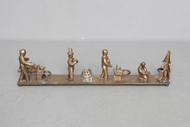 ROLF DE VAL. skulptur/adventsljusstake, bronserad metall, "Justid-justid", signerad, daterad och numrerad.