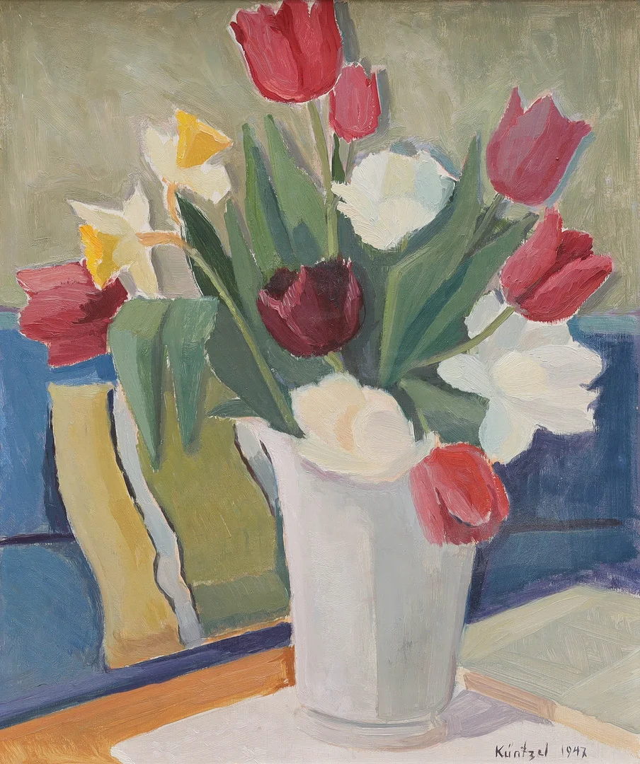 ANNA KÜNTZEL. olja på pannå, stilleben med tulpaner i vas, signerad Küntzel, daterad 1947. — Paintings — Auktionsmagasinet Vänersborg