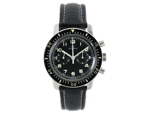LEMANIA, s.k. "Viggen", kronograf, herrur, 42 mm, Cal 1872, Serie nr. 2798537, Nr. 142, Boett nr. 817, stål, manuell, plexiglas, ("Tre kronor" M 3440 051010), läderband, ca 1970.