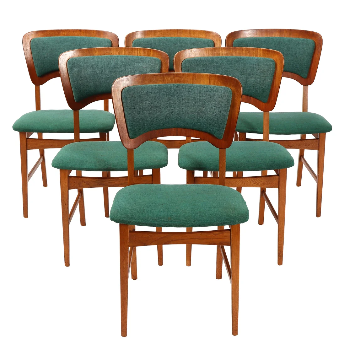 Danish furniture manufacturer. Set of six chairs in oak and teak, 1950/60s (6) — Furniture/Chairs — Lauritz