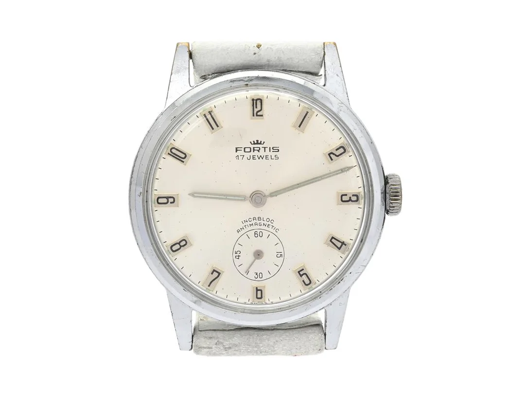 FORTIS, herrur, 35 mm, Boett nr. 1300/21, vitmetall, manuell, plexiglas, liten sekundvisare, skadad urtavla, skadad boett, läderband, ca 1965. — Klockor/Fortis — Kaplans