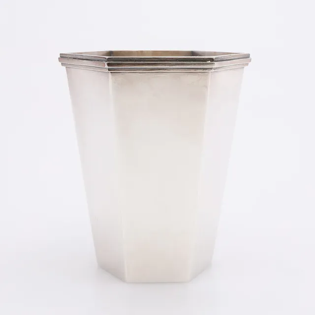 WIWEN NILSSON. BÄGARE, STERLINGSILVER, STÄMPELSIGNERAD, LUND, 1971.