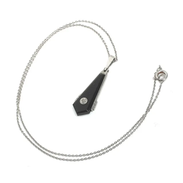 HÄNGE/KEDJA, silver med onyx och en diamant, 1920/30-tal, svenska importstämplar.