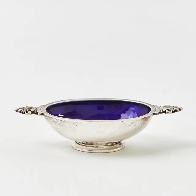 JOHAN ROHDE. Saltkar, sterlingsilver och emalj, Danmark innan 1935. Design nr 658. "Acanthus".