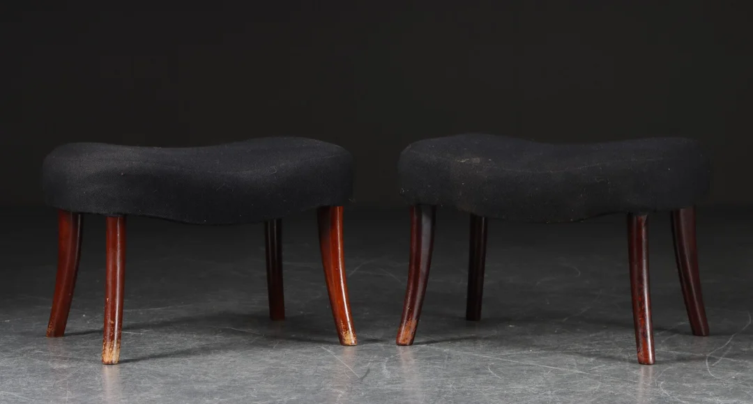 Henry Schubell & Arnold Madsen for Madsen & Schubell. Et par fodskamler, model 'Pragh' (2) — Furniture/Lounge chairs — Lauritz
