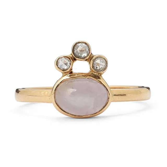A sapphire and diamond ring set with a cabochon star sapphire and three rose-cut diamonds. Weight app. 2 g. Size 52.