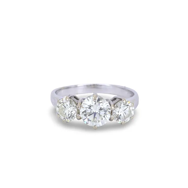 2 CT THREE DIAMOND RING.