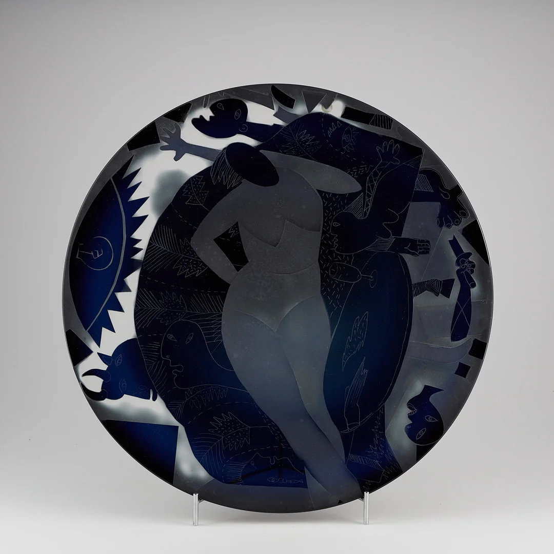 KERTTU NURMINEN. KONSTGLASFAT, signerad "EN LA SOFA GUERNICA", Kerttu Nurminen Nuutajärvi Notsjö, 1989. — Art glass — Stockholms Auktionsverk Helsinki