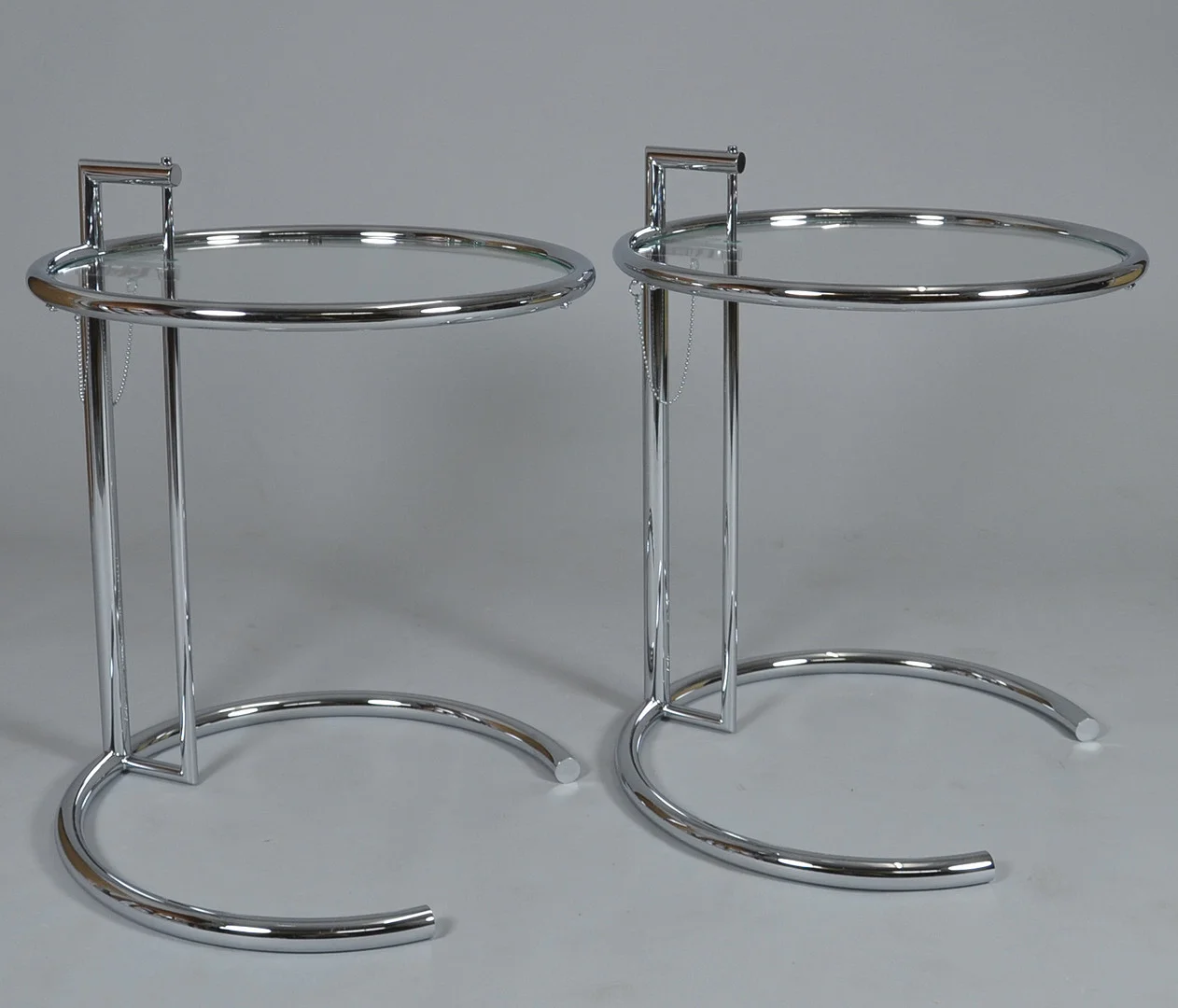 EILEEN GRAY. 2x ADJUSTABLE TISCHE FÜR CLASSICON. — Tables — Colombos