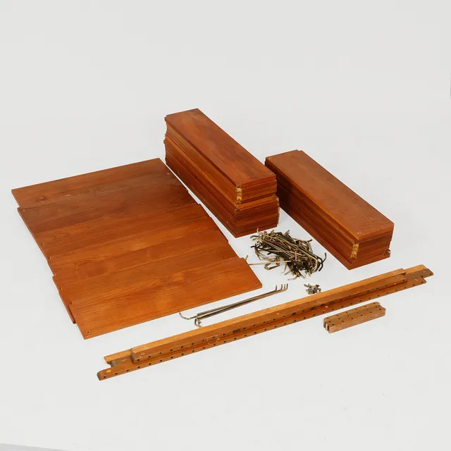POUL CADOVIUS (1911-2011). Væghængt reolsystem af teak, "Royal System", Cado, Danmark, formgivet 1948, (39).