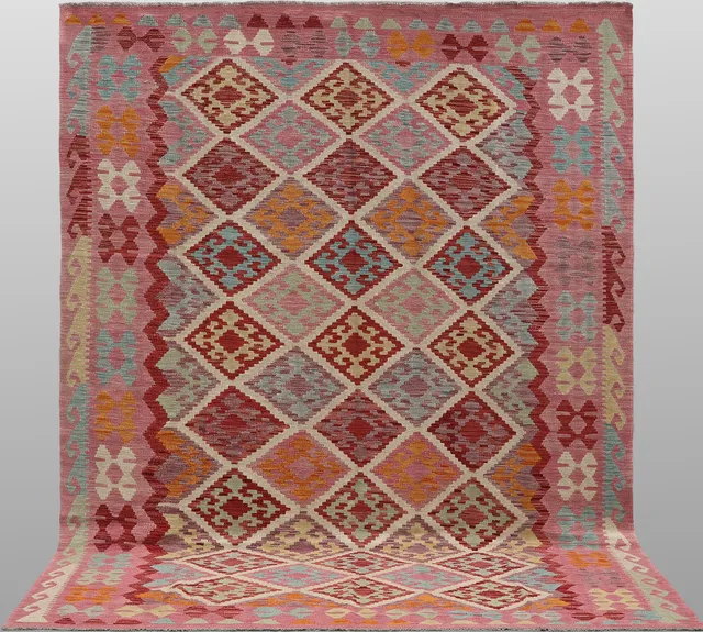 MATTA. Kelim klassisk design, 292 x 208 cm.