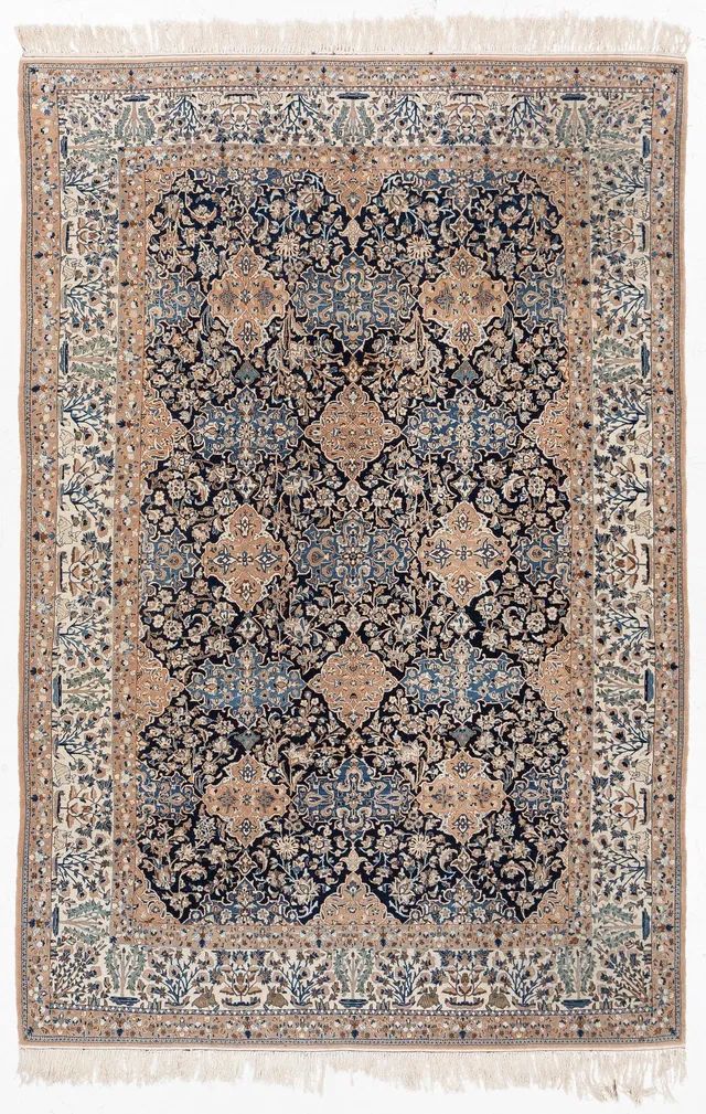 Matta, semiantik Nain, part silk, ca 261 x 175 cm.