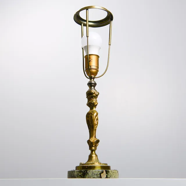 EDVARD HAGMAN. Bordslampa, mässing & kolmårdsmarmor, 1900-talets första del.