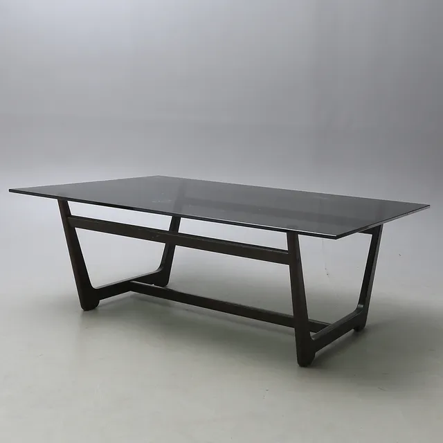 SOFFBORD, rökfärgad glasskiva på träunderrede, 1960-/1970-tal.