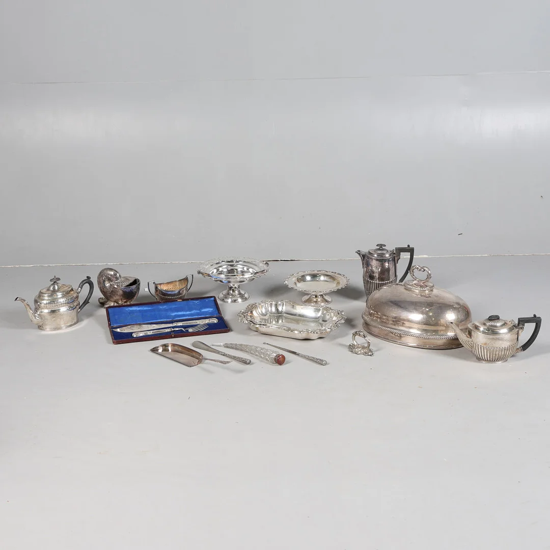A COLLECTION OF SILVER PLATED WARE (QTY). — Silver plated — Bishop & Miller