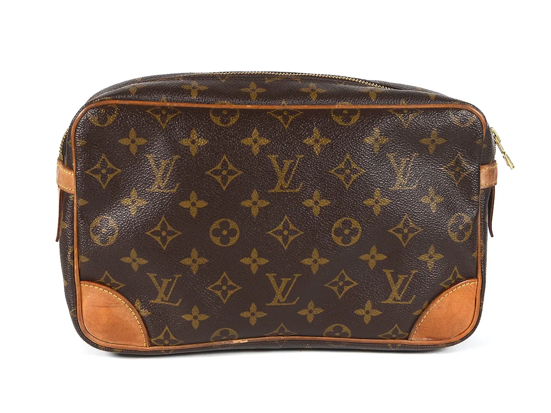 VÄSKA, LOUIS VUITTON, vintage, monogram canvas, 27x16x6 cm, fodret slitet. Denna vintage modell har ingen axelre. — Accessoarer/Väskor — Kaplans