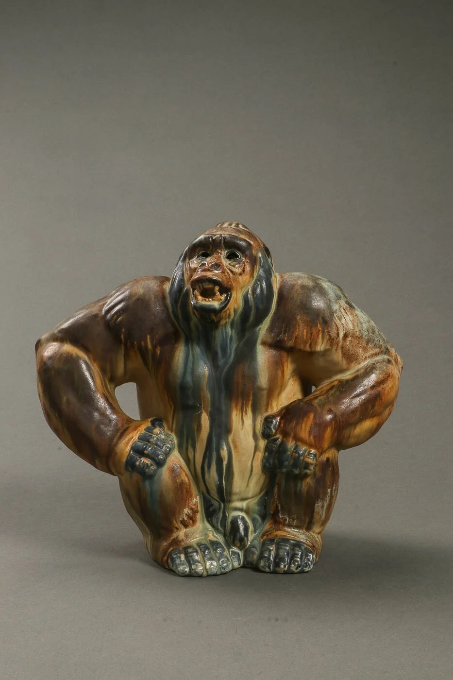 Arne Ingdam. Gorilla af stentøj — Glass, porcelain and ceramics/Figures — Lauritz