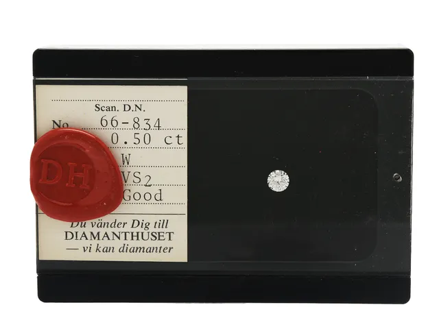 DIAMANT, 0,50 ct, W(H)/VS2, briljantslipad, förseglad, Diamanthuset, cert No 66-834 Rolf Krieger 1979.