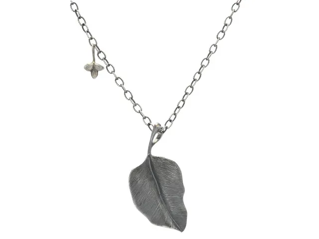 OLE LYNGGAARD, hänge med kedja, Leaf, oxiderat silver, höjd 40 mm, kedja 88 cm, påse, ask.