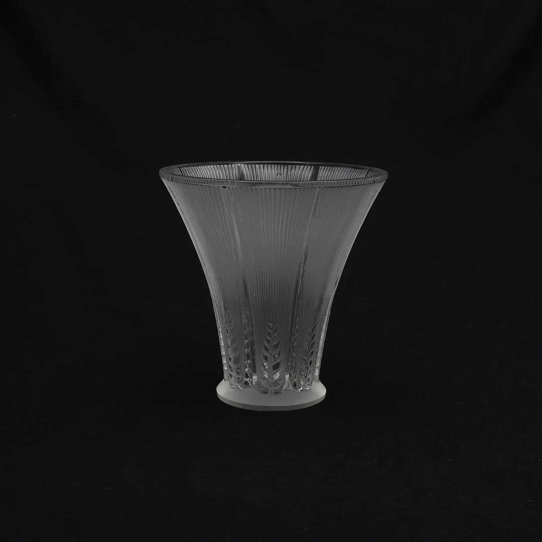 VAS, "EPIS", LALIQUE, OMKINRG 1960, SIGNERAD. — Art glass — Crafoord Auktioner Lund