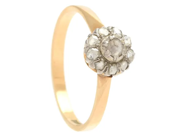 RING, 18K guld, rosenslipade diamanter, stl 19,25 mm, vikt 3,3 g, enstaka diamanter med skador.