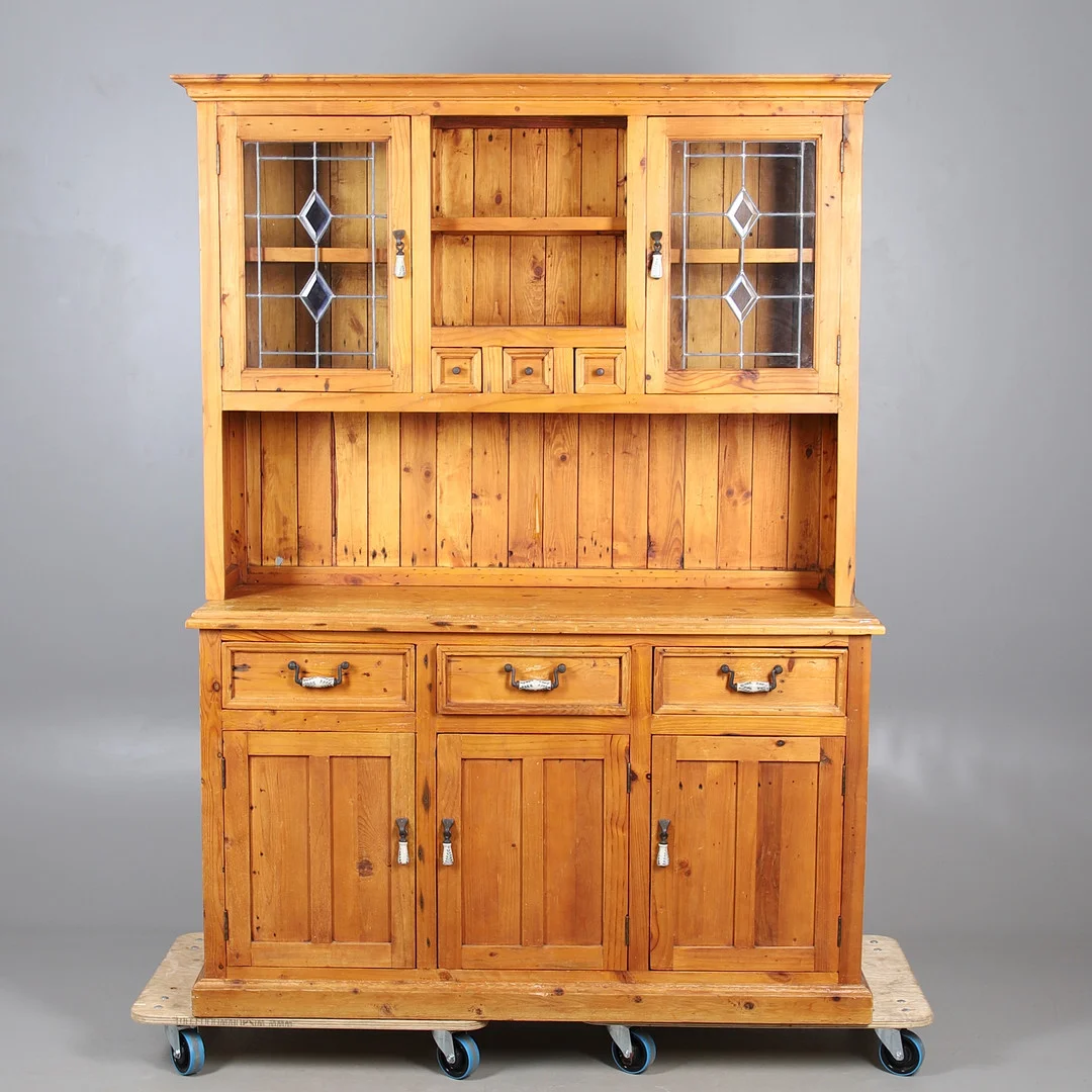 A TWO PART PINE DRESSER WITH LEADED LIGHT DOORS TO THE UPPER SECTION. — Cupboards, Cabinets & Shelves — Lawrences Auctioneers