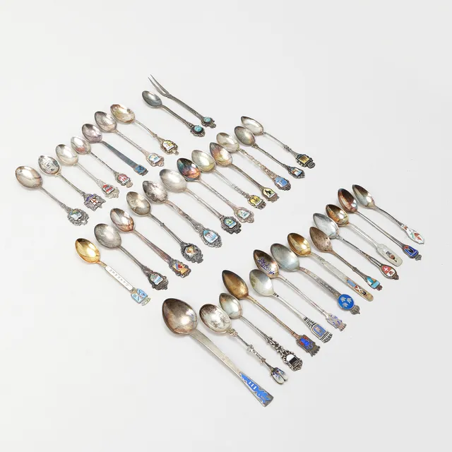 SOUVENIRSKEDAR, silver, emalj, totalvikt ca 600 gram.