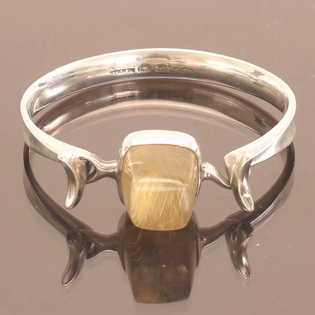 VIVIANNA TORUN BÜLOW-HÜBE. Armring, sterlingsilver för Georg Jensen Danmark. — Bracelets — RA Auktionsverket Norrköping
