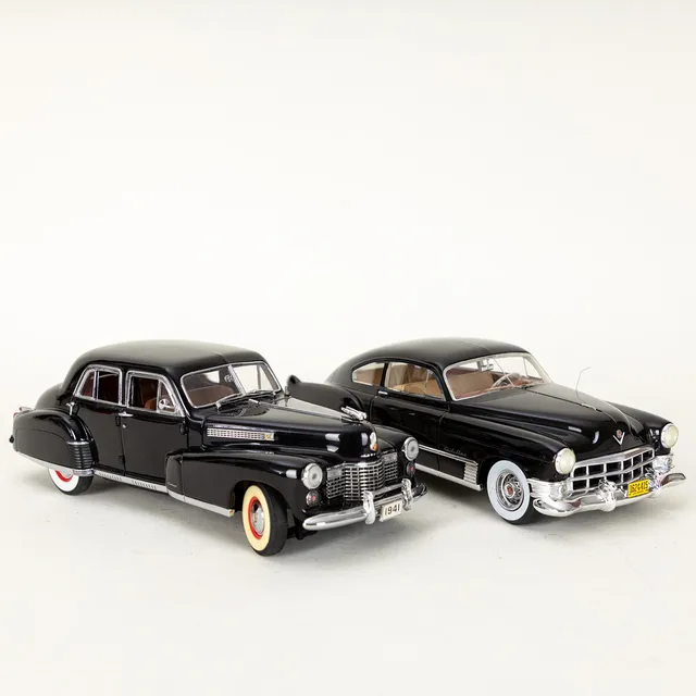 DANBURY MINT. Zwei Modellautos, Cadillac Fleetwood Series 60 und Cadillac Series 1940 von Neo Scale Models, China (2).