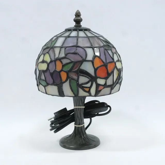 BORDSLAMPA, TIFFANYSTIL.