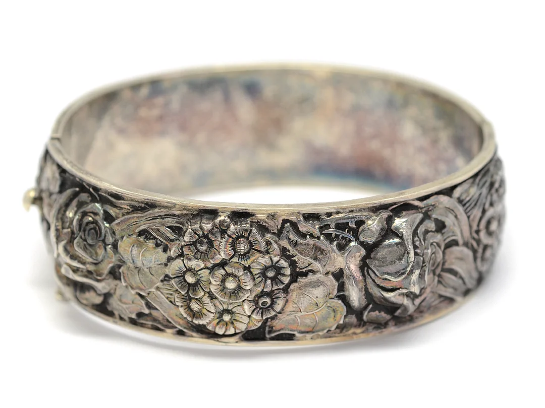ARMRING, silver, öppningsbar, bredd 2,3 cm, mått 6 x7 cm, vikt 32,8 g. — Smycken/Armring — Kaplans