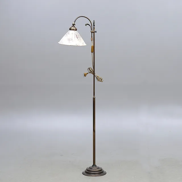 GOLVLAMPA, metall, 1900-talets andra hälft.