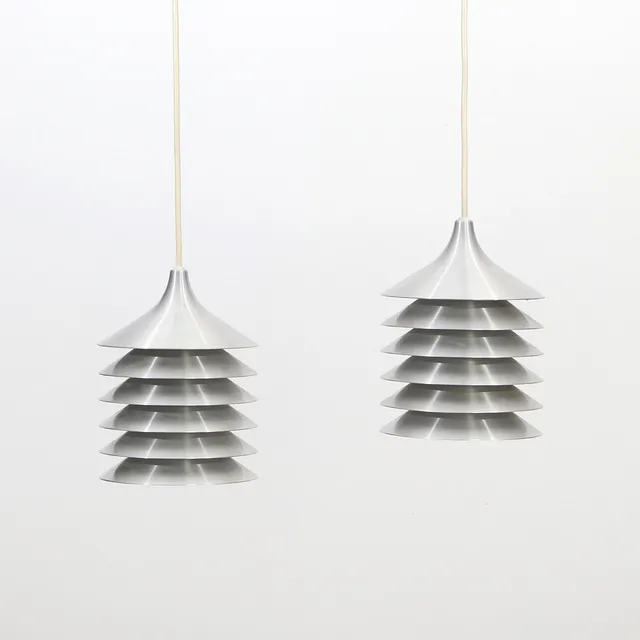 BENT BOYSEN. FÖNSTERLAMPOR, ETT PAR. Aluminium. "Duett", Ikea, 1900-talets andra hälft.