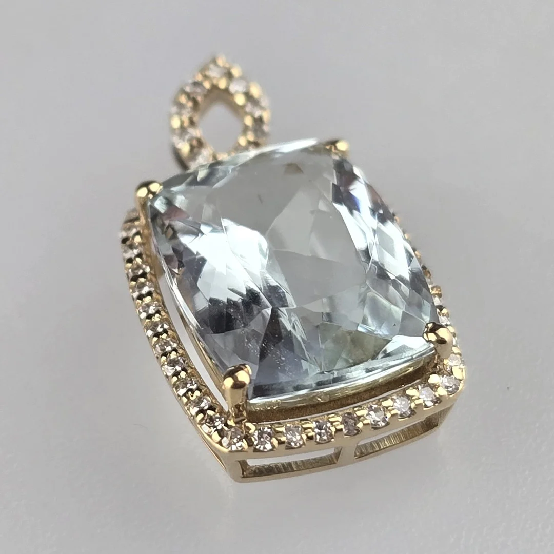 - Aquamarin -/ Diamant-Anhänger - Gelbgold (14 K). — Brooches & Pendants — Auktionshaus Blank