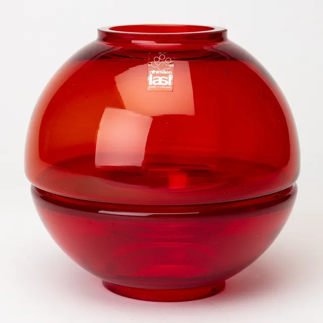 TAMARA ALADIN. Ljuslykta, "Mars", Riihimäki / Riihimäen lasi, Finland, rött glas, 1960/70-tal.