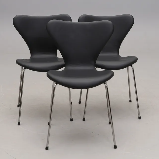 ARNE JACOBSEN. STOLAR, 3 st , "Sjuan", Fritz Hansen.