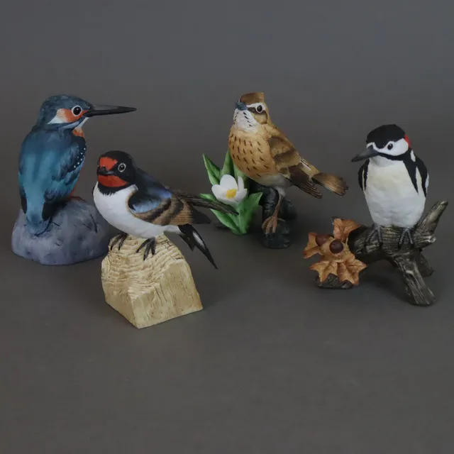 --4 VOGELFIGUREN, Keramik, polychrom bemalt.