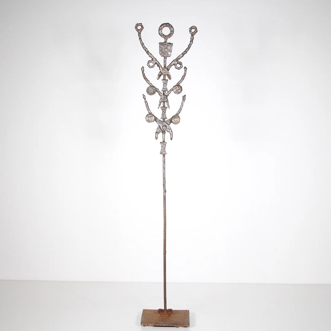 BILL MICHAEL LAUX. ATELIER. 'Totem', Skulptur, Unikat. — Sculptures & Bronzes — Stockholms Auktionsverk Düsseldorf/Neuss
