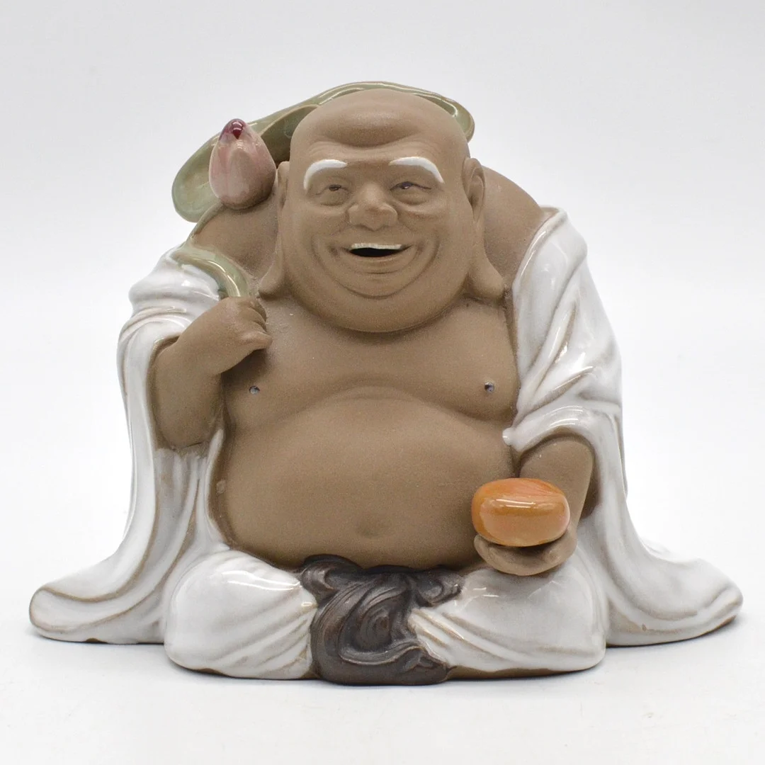 MAITREYA, SHIWAN WARE, KERAMIK FIGUR, FARBIG GEFASST, CHINA, UM 1970. — Ceramics & Porcelain — Kunst- und Auktionshaus Kleinhenz