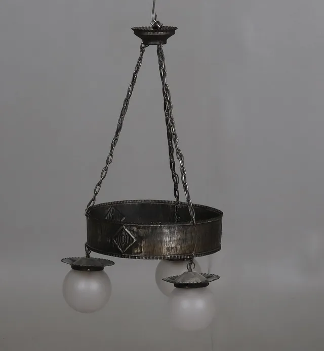 TAKLAMPA. Metall med glaskupor, jugend, tidigt 1900-tal.