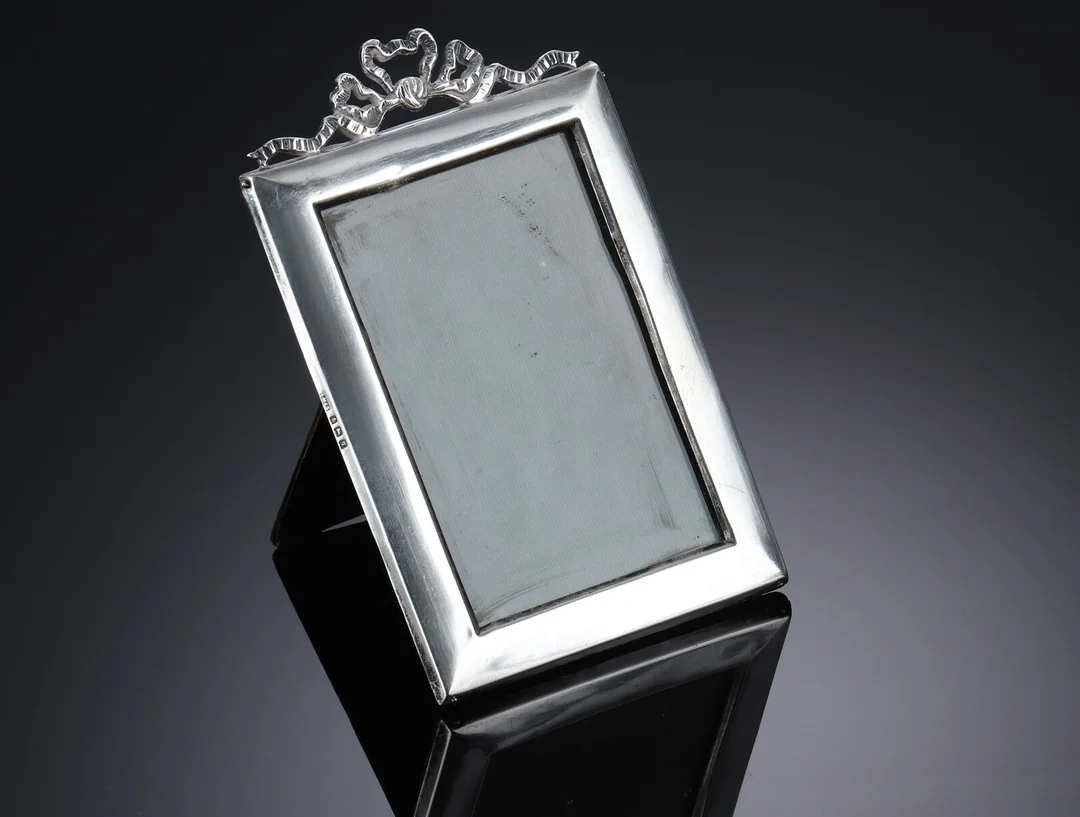 E. Mander & Son. George V fotoramme i sterlingsølv, Birmingham anno 1915 — Silver, bronze, copper and pewter/Other silver — Lauritz