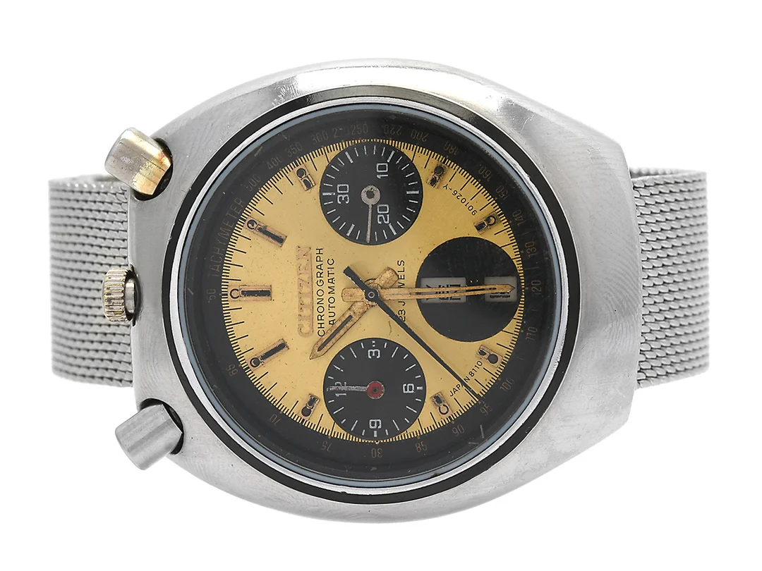 CITIZEN, Chronograph, "Tachymeter", s.k. "Bullhead", Cal 8110A, Serie nr. 31202021, Boett nr. 4-901061-K / 67-9071 / GN-4-S, kronograf, herrur, 38,5 x 42,5 mm, stål, automatisk, mineralglas, dag, datum, skadad urtavla, defekt, ca 1973, metallänk ej original. — Klockor/Citizen — Kaplans
